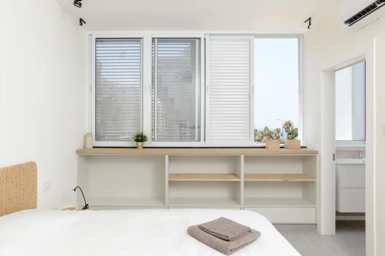 Stylish & Spacious 3 Bedroom Apartment By The Sea Netanya Bagian luar foto