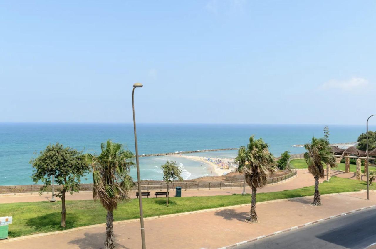 Stylish & Spacious 3 Bedroom Apartment By The Sea Netanya Bagian luar foto