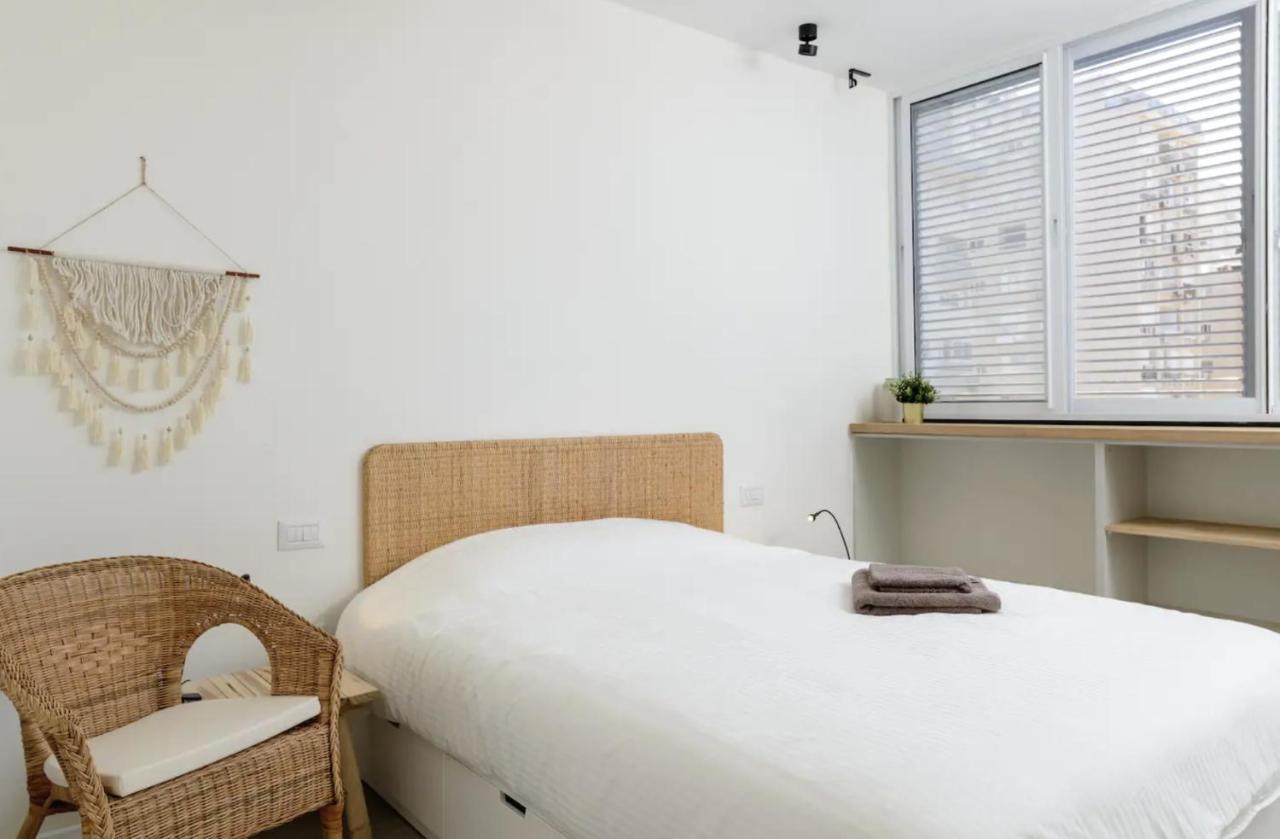 Stylish & Spacious 3 Bedroom Apartment By The Sea Netanya Bagian luar foto
