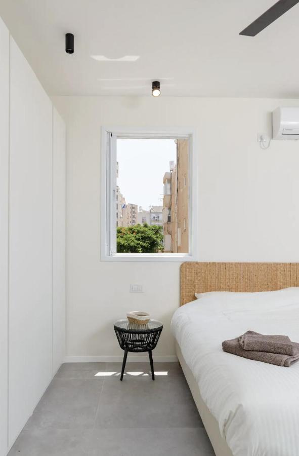 Stylish & Spacious 3 Bedroom Apartment By The Sea Netanya Bagian luar foto